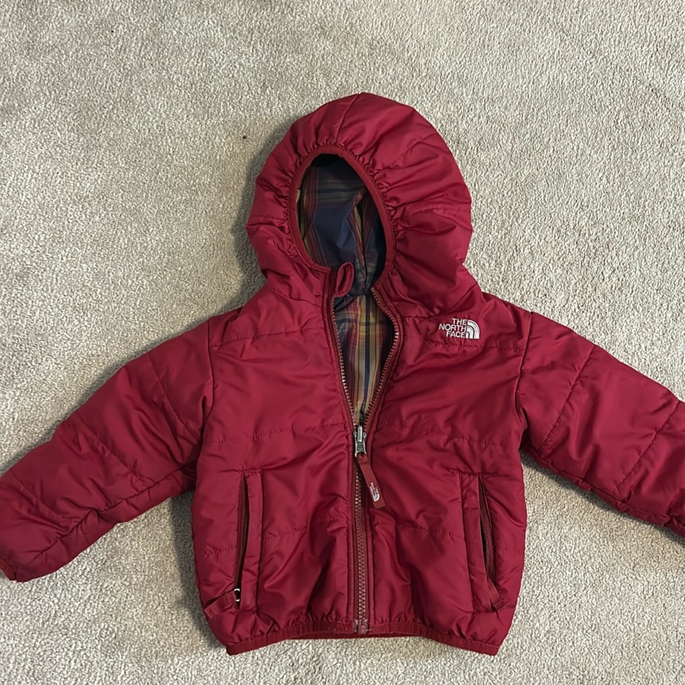 2T Reversible north face coat (gender neutral)
